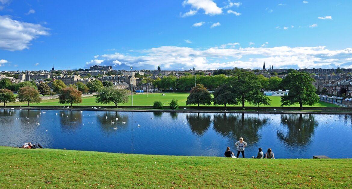 Edinburgh with Kids: Must-Do Family Walks with Stunning Views!